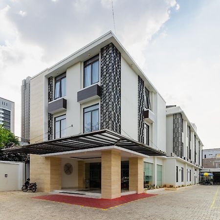 Hotel RedDoorz Plus near Lippo Mall Kemang 2 Jakarta Exterior foto