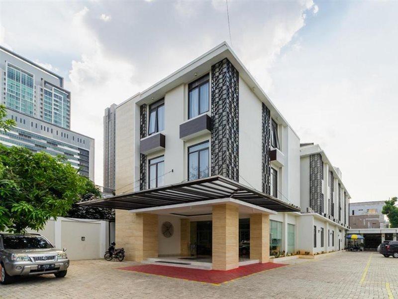 Hotel RedDoorz Plus near Lippo Mall Kemang 2 Jakarta Exterior foto