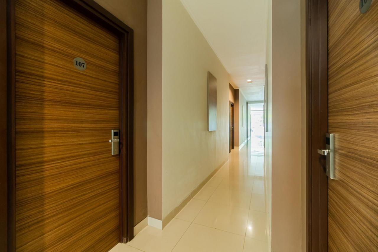 Hotel RedDoorz Plus near Lippo Mall Kemang 2 Jakarta Exterior foto